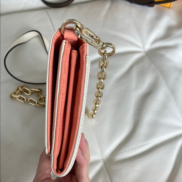 Tory Burch Cream Crossbody Bag with Gold Emblem - Picture 5 of 5